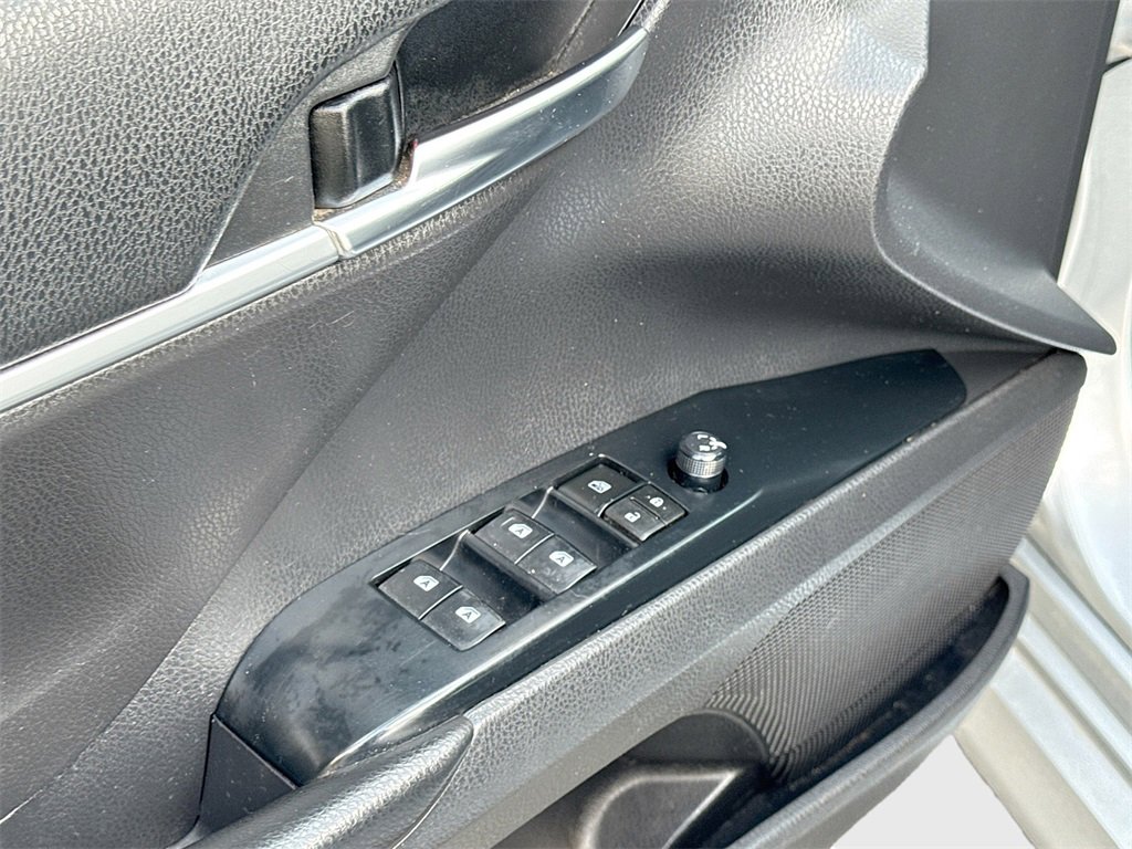 Used 2020 Toyota Camry LE image 17