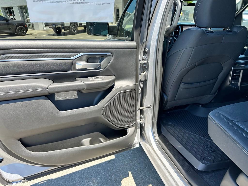 Used 2025 RAM 1500 Big Horn AWD/4WD image 31