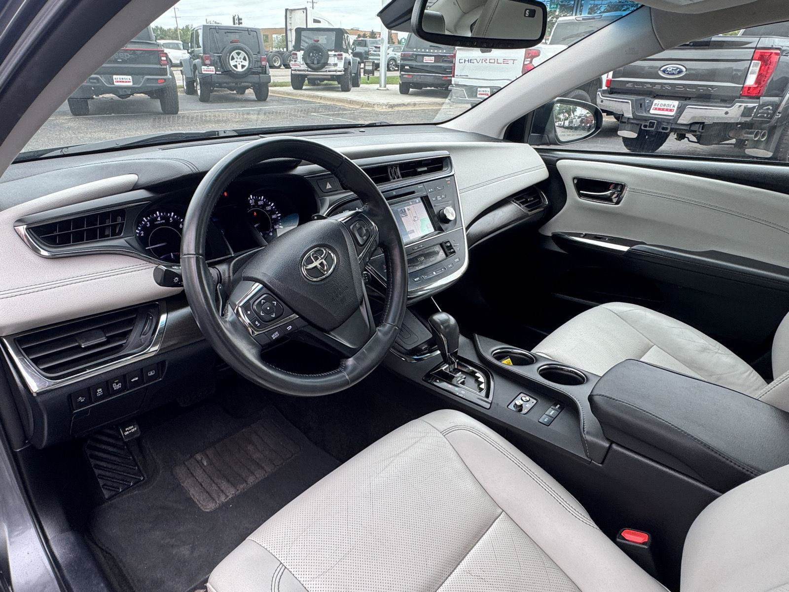 Used 2018 Toyota Avalon Limited FWD image 16