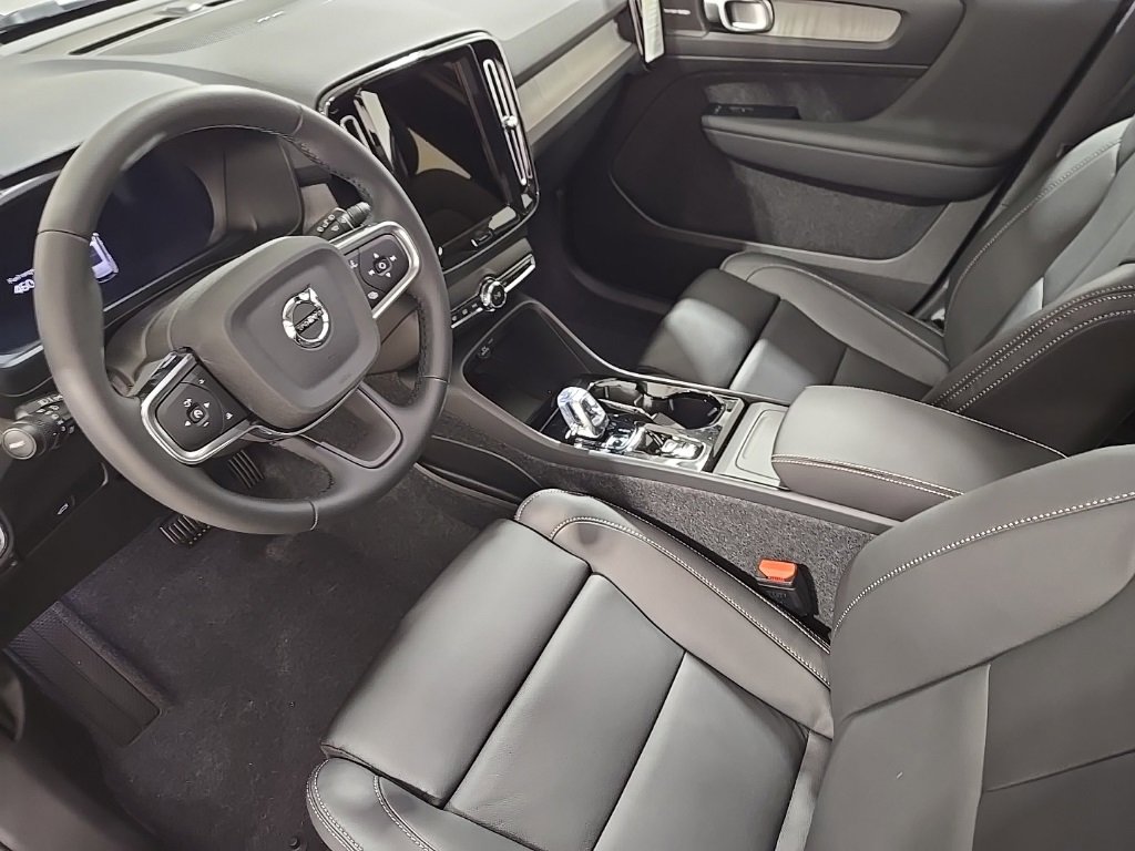 New 2026 Volvo XC40 B5 Ultra w/ Climate Package image 22