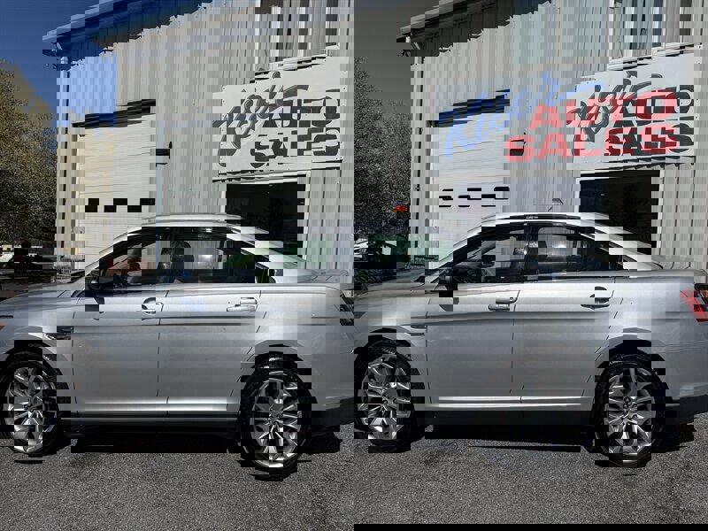 Used 2017 Ford Taurus Limited image 10