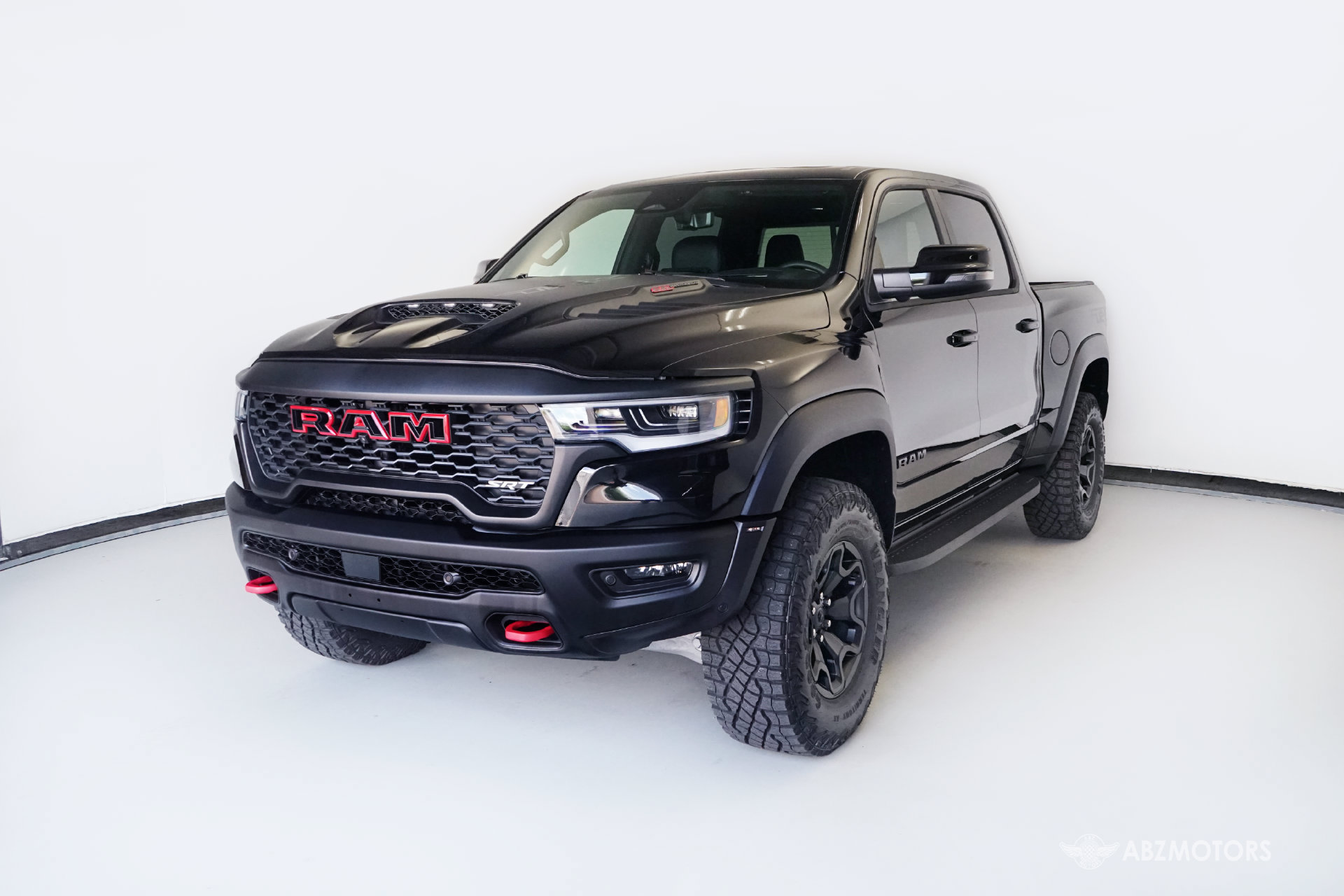 Used 2027 RAM 1500 4x4 Crew Cab image 2
