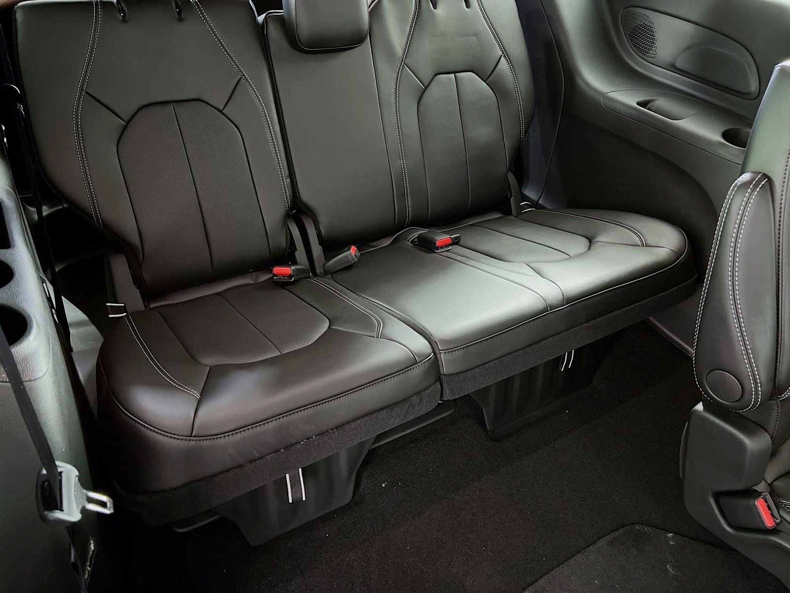 New 2026 Chrysler Pacifica Select FWD image 25