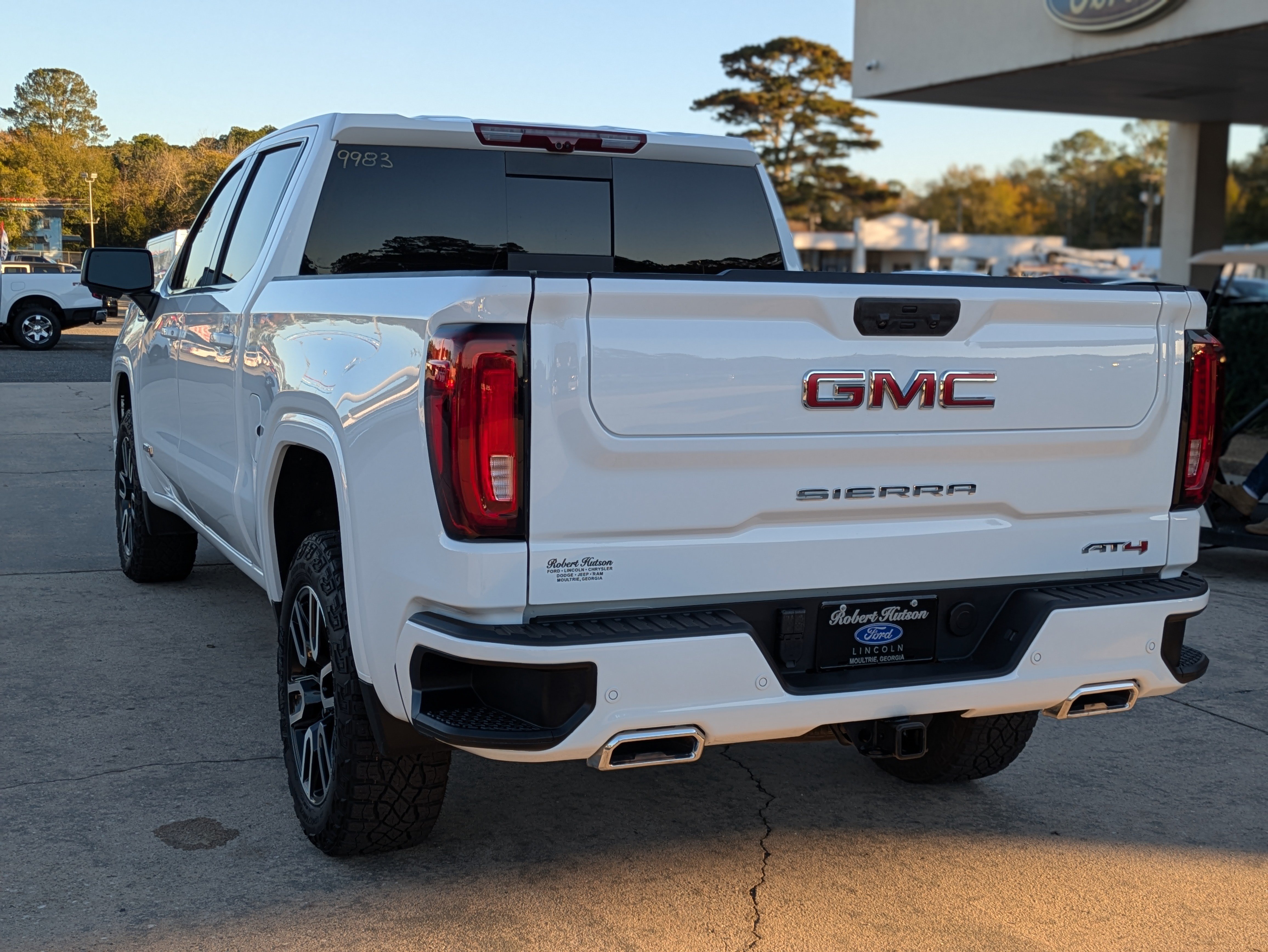 Used 2025 GMC Sierra 1500 AT4 w/ AT4 Premium Package AWD/4WD image 8