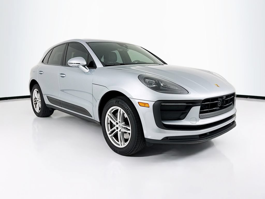 Certified 2025 Porsche Macan AWD/4WD image 7