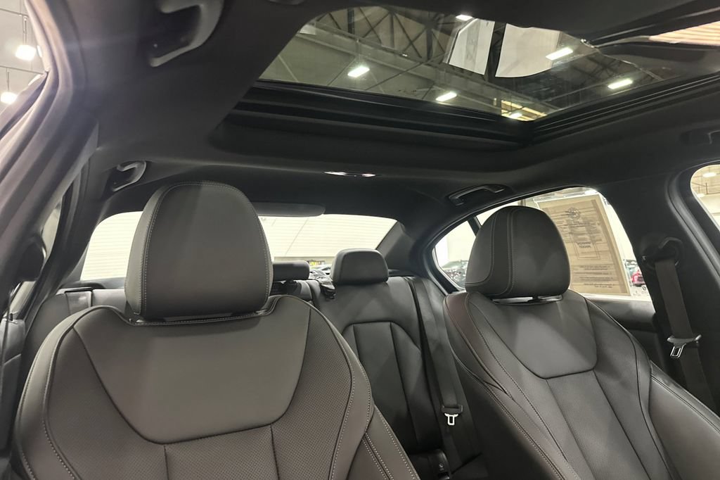 Used 2025 BMW 330i Sedan RWD image 18