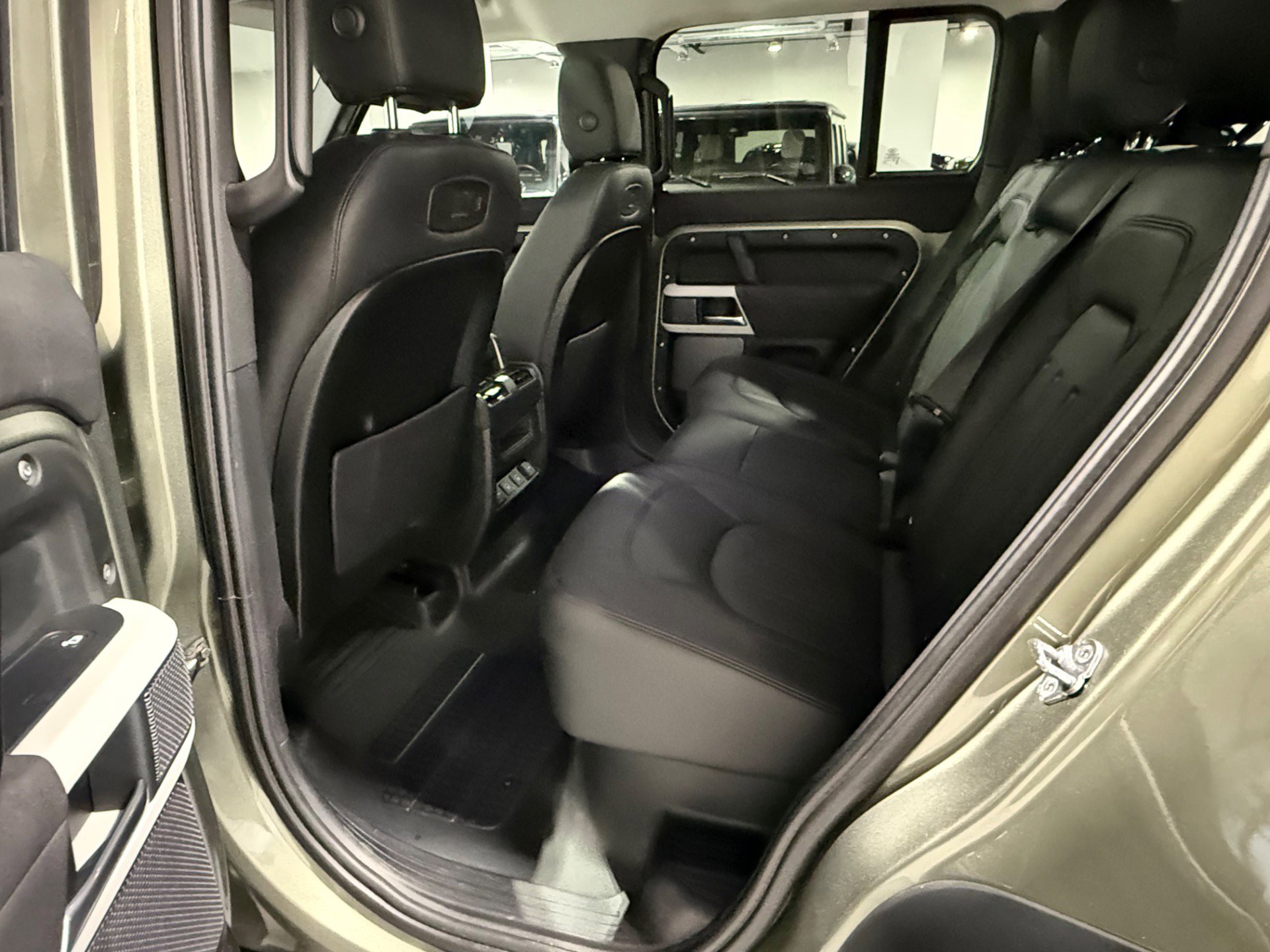 Used 2022 Land Rover Defender 110 S image 51