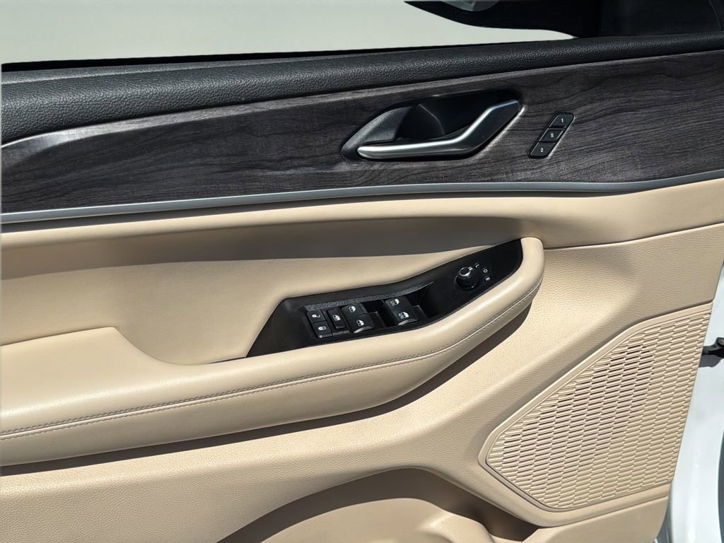 Used 2023 Jeep Grand Cherokee Limited AWD/4WD image 24