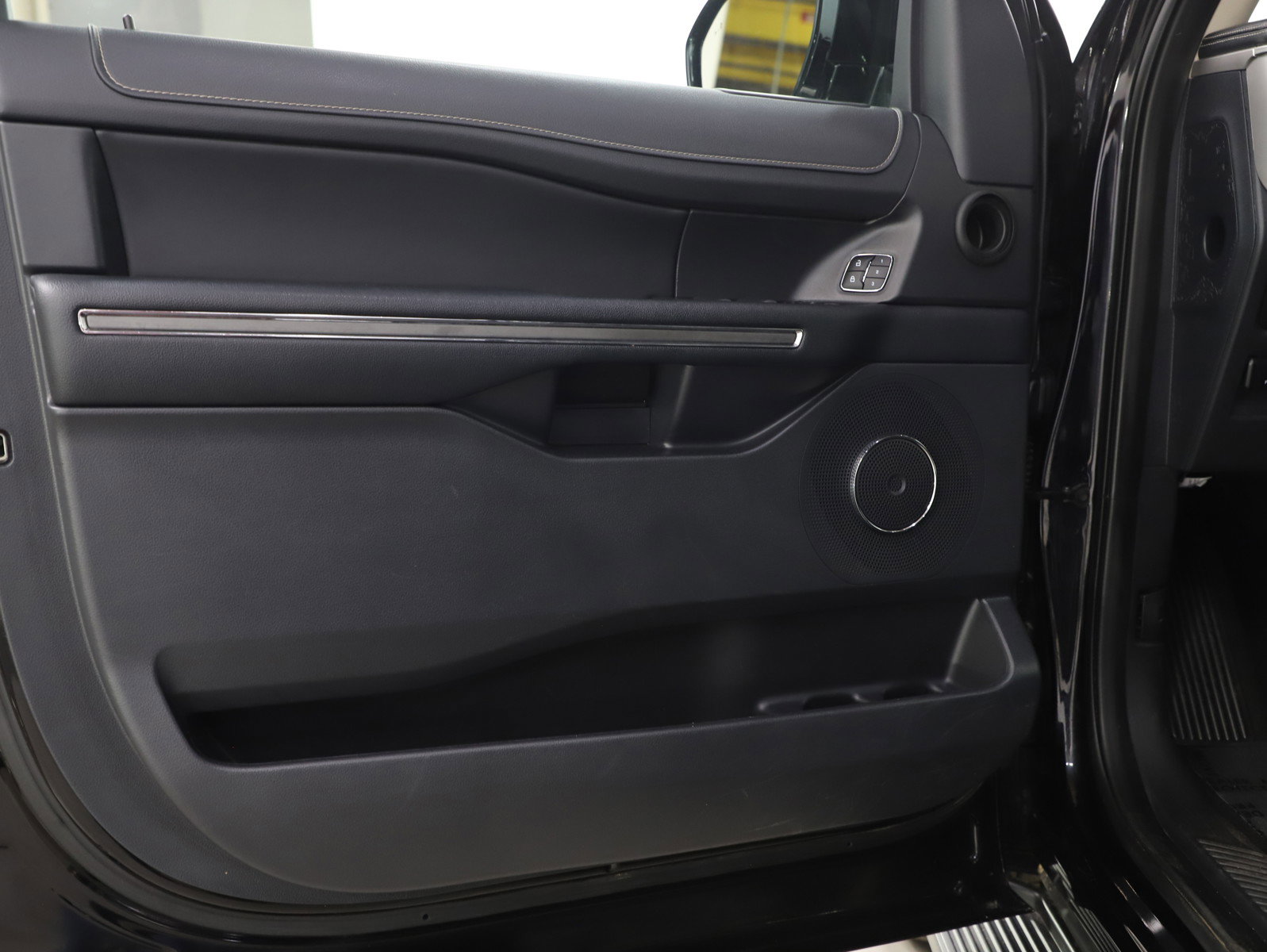 Used 2024 Ford Expedition Max XLT image 22