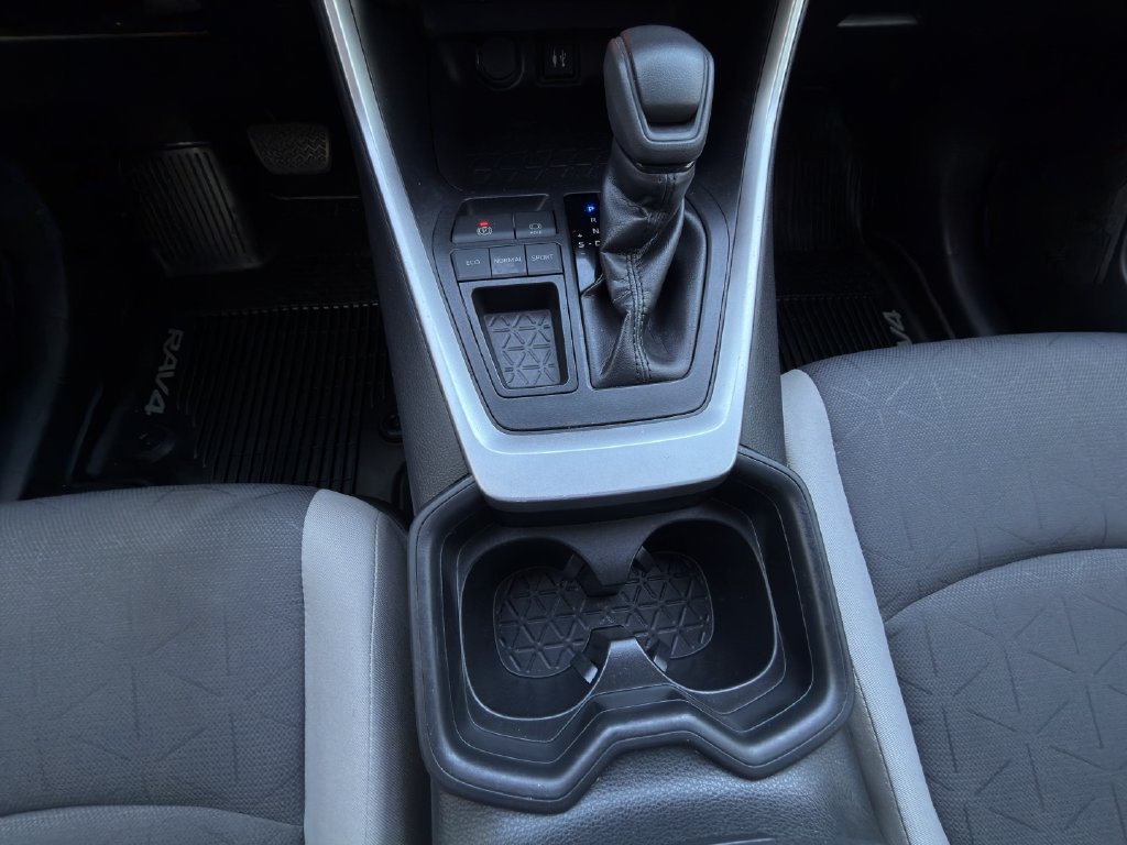 Used 2019 Toyota RAV4 XLE w/ Convenience Package FWD image 21