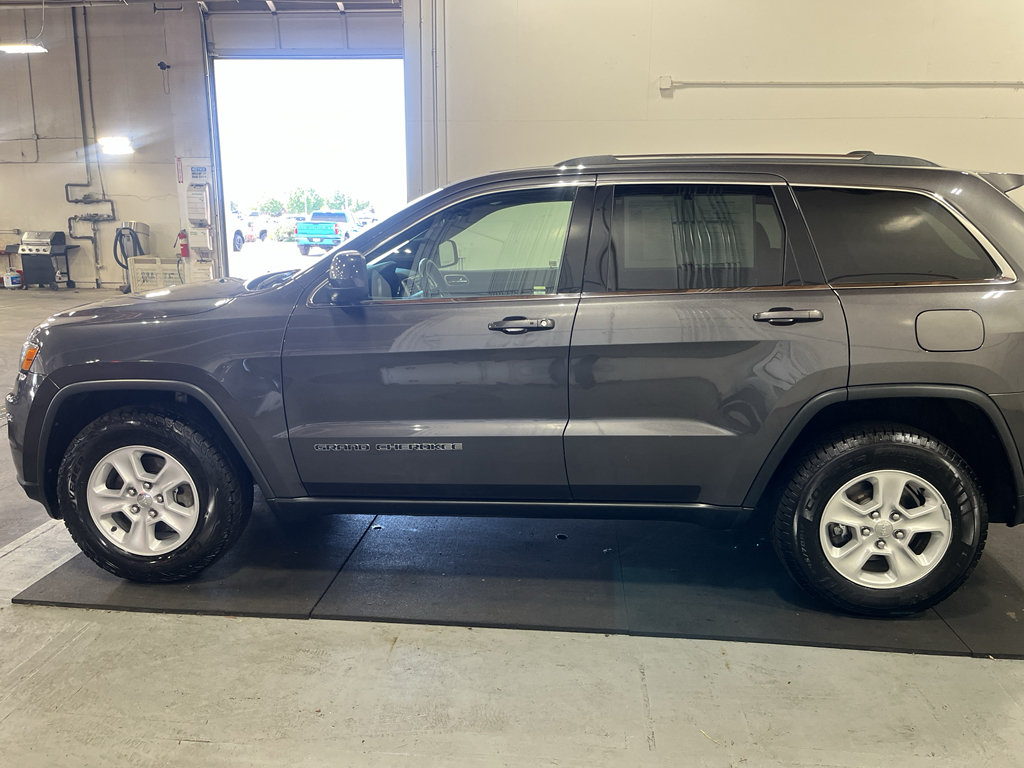 Used 2017 Jeep Grand Cherokee Laredo w/ Quick Order Package 23E AWD/4WD image 11