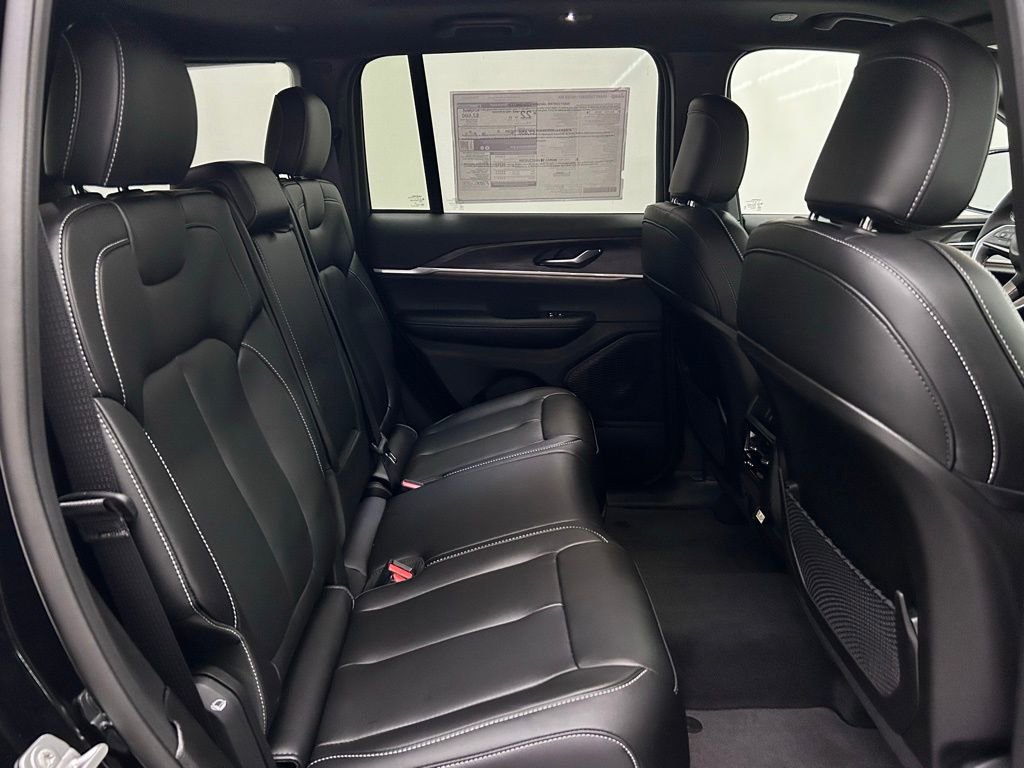 New 2025 Jeep Grand Cherokee Limited w/ Black Appearance Package image 20
