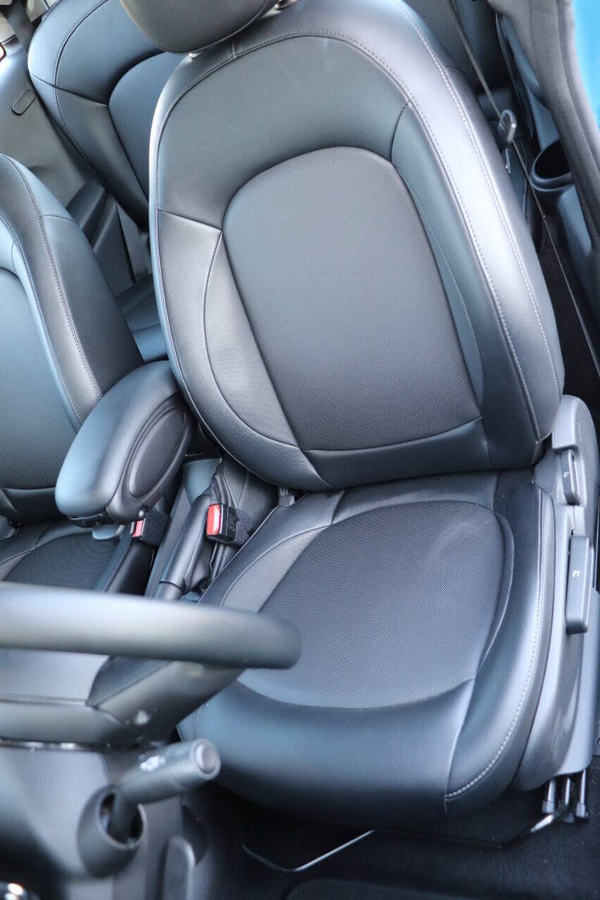 Used 2016 MINI Cooper 2-Door Hardtop image 14