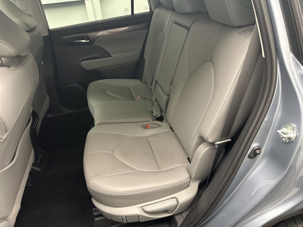 Used 2020 Toyota Highlander Limited image 13