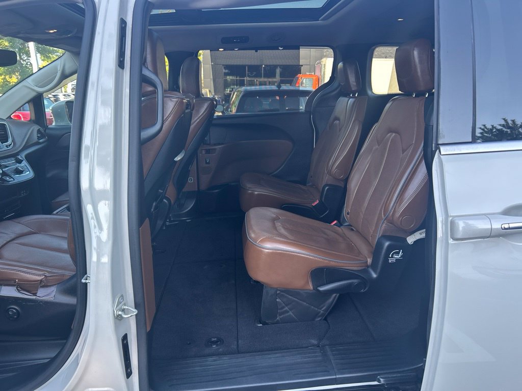 Used 2019 Chrysler Pacifica Limited w/ Advanced Safetytec Group FWD image 23