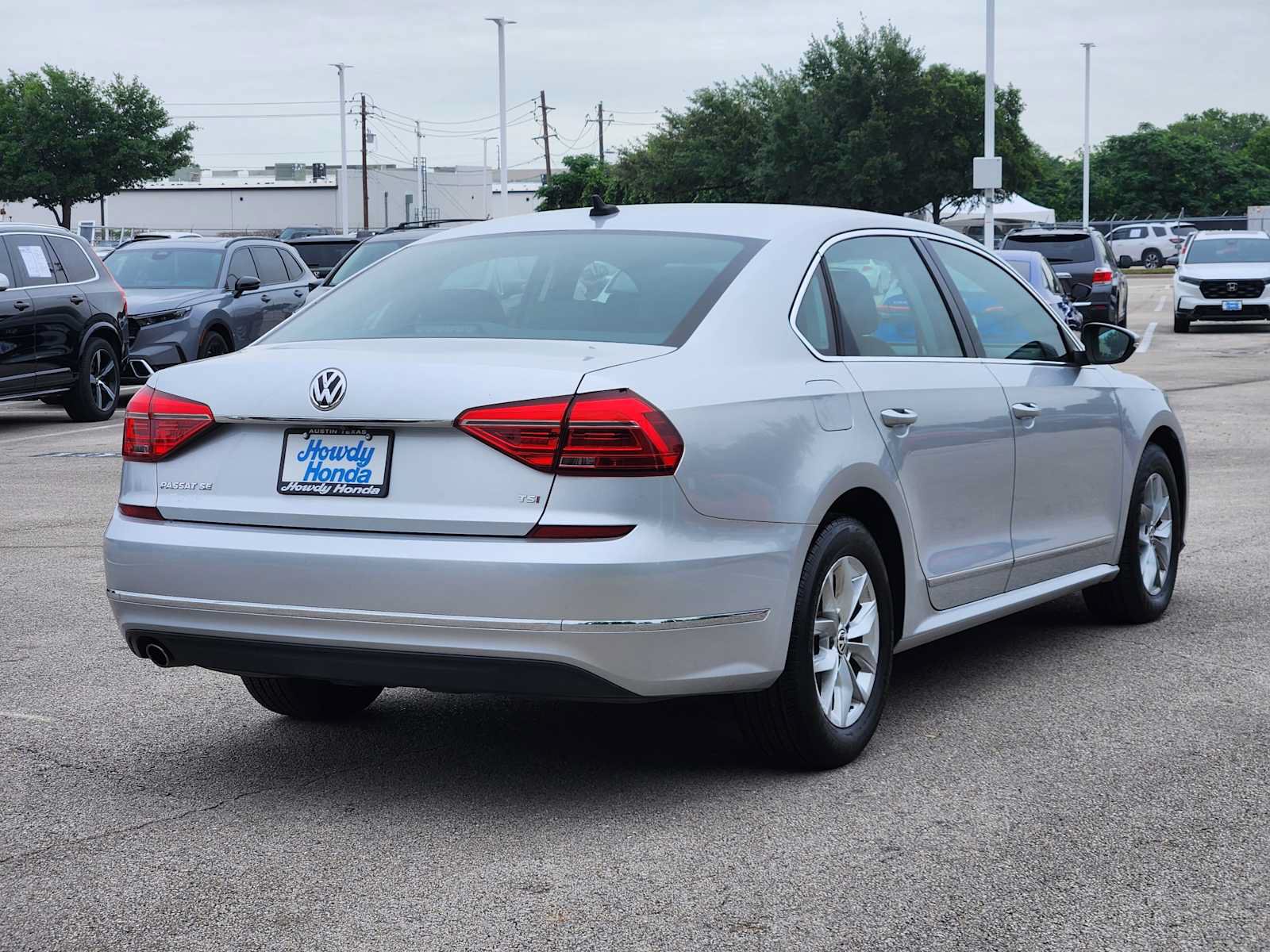 Used 2016 Volkswagen Passat 1.8T SE w/ Lighting Package (P06) FWD image 6
