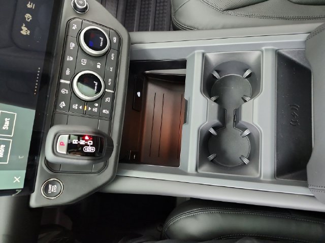 New 2026 Land Rover Defender 110 X-Dynamic SE AWD/4WD image 34