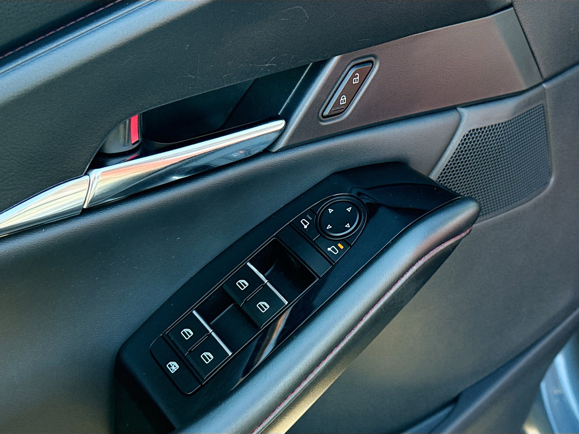 Used 2025 MAZDA CX-30 AWD 2.5 S w/ Preferred Package image 8