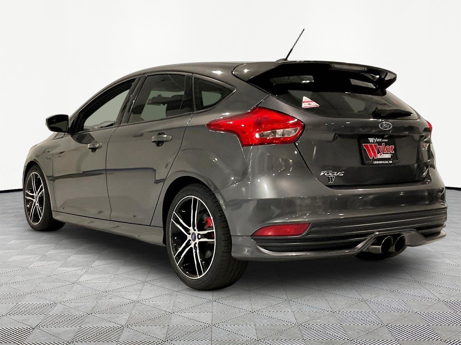Used 2018 Ford Focus ST FWD image 4
