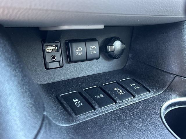 Used 2017 Toyota Highlander XLE AWD/4WD image 29