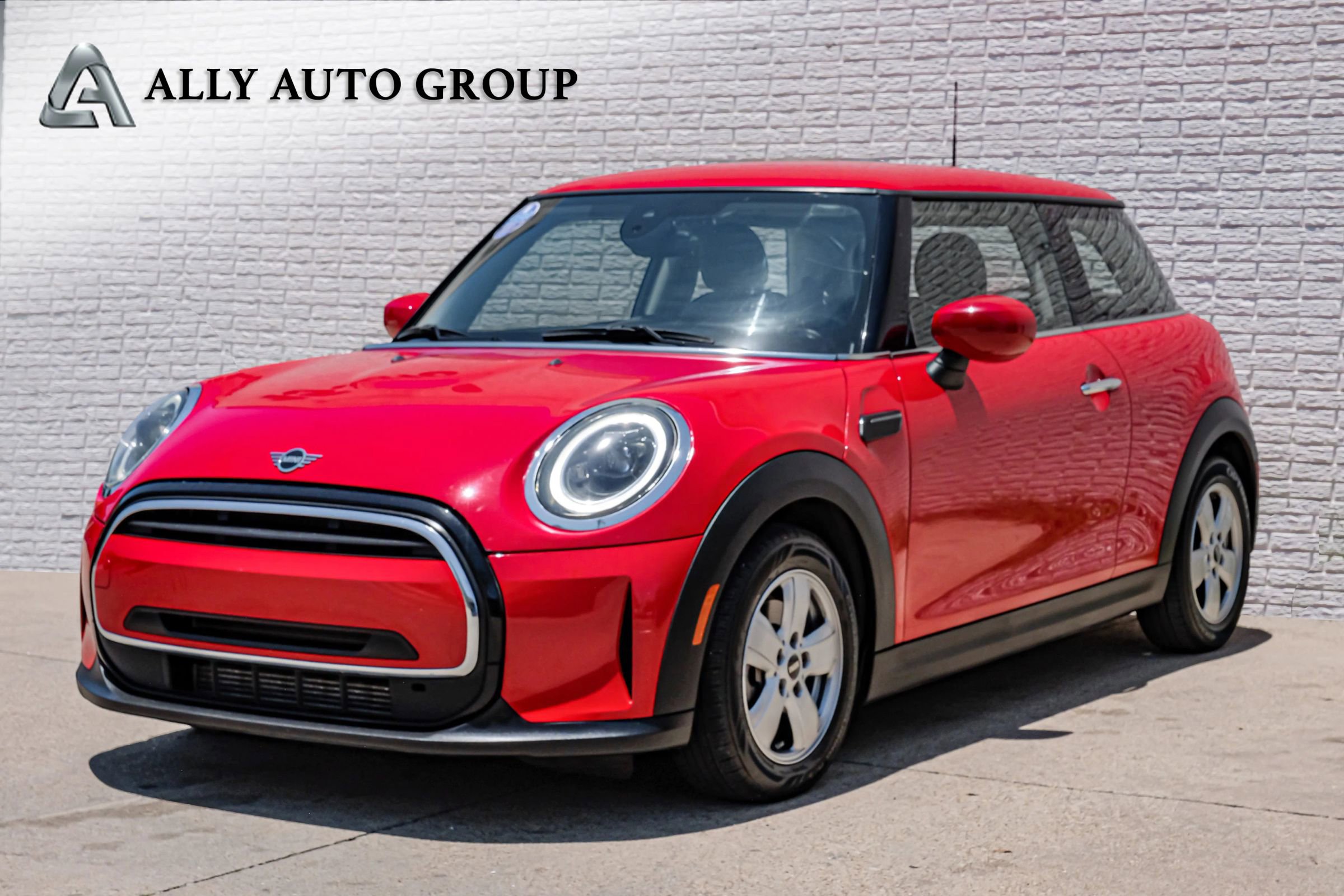 Used 2022 MINI Cooper 2-Door Hardtop image 1