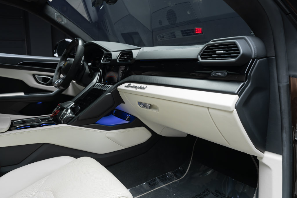 Used 2022 Lamborghini Urus AWD/4WD image 35