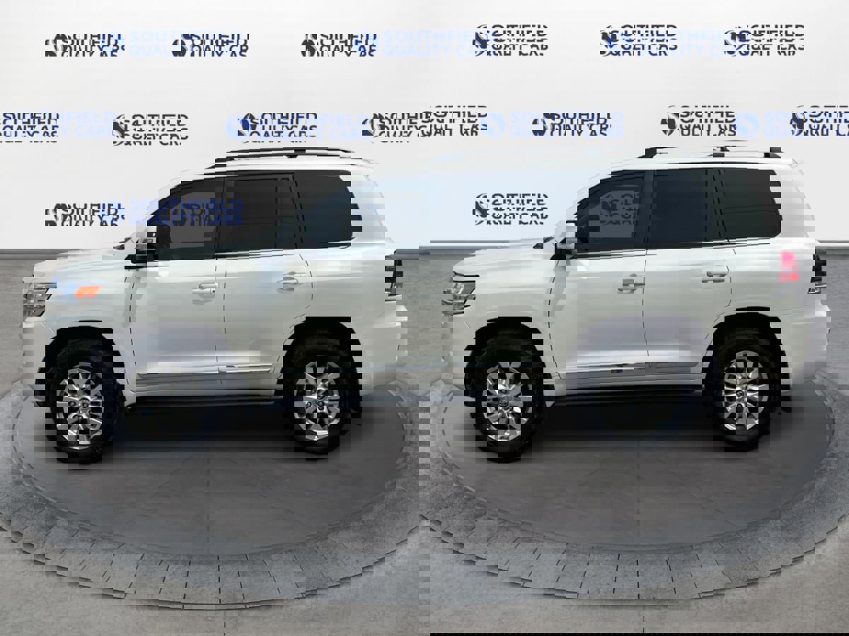 Used 2018 Toyota Land Cruiser image 3
