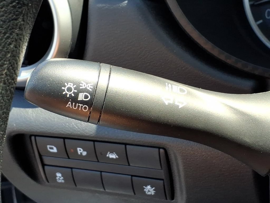 Used 2022 Nissan Versa S FWD image 24