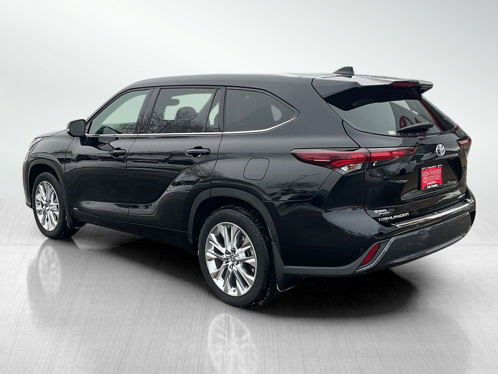 Used 2024 Toyota Highlander Limited image 3