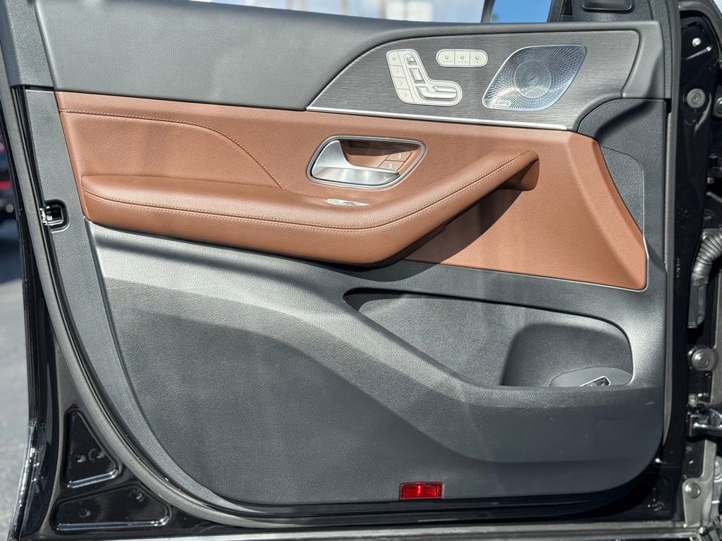 Used 2025 Mercedes-Benz GLS 450 4MATIC image 17