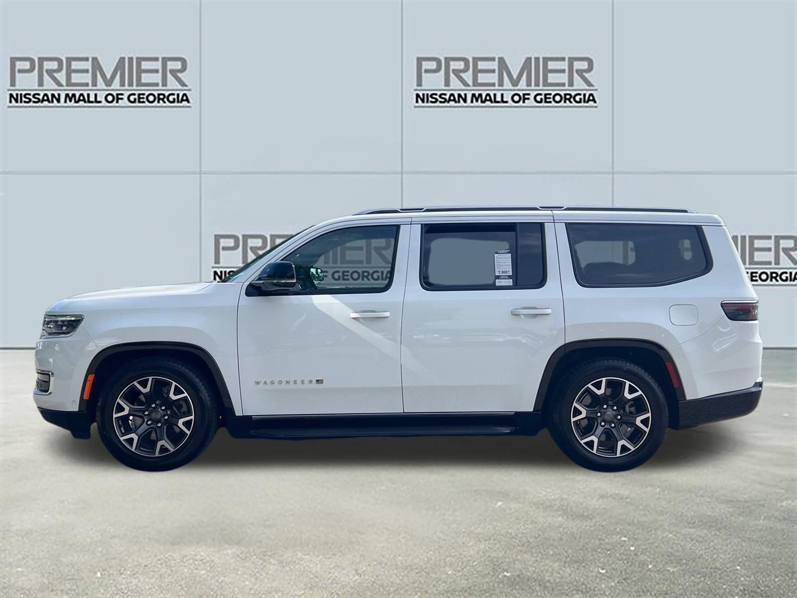 Used 2024 Jeep Wagoneer Series III AWD/4WD image 23