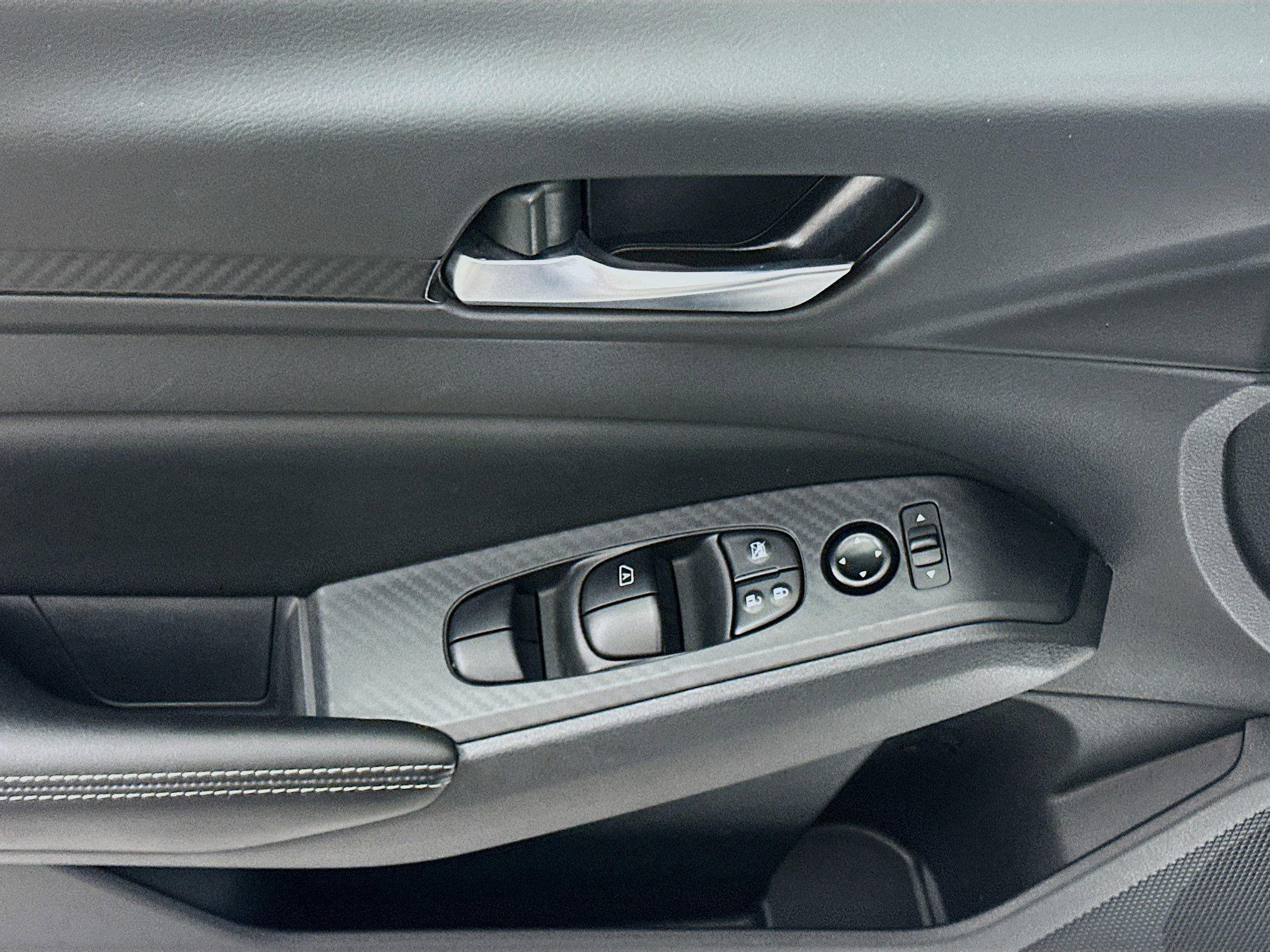 Used 2025 Nissan Altima 2.5 SV image 15