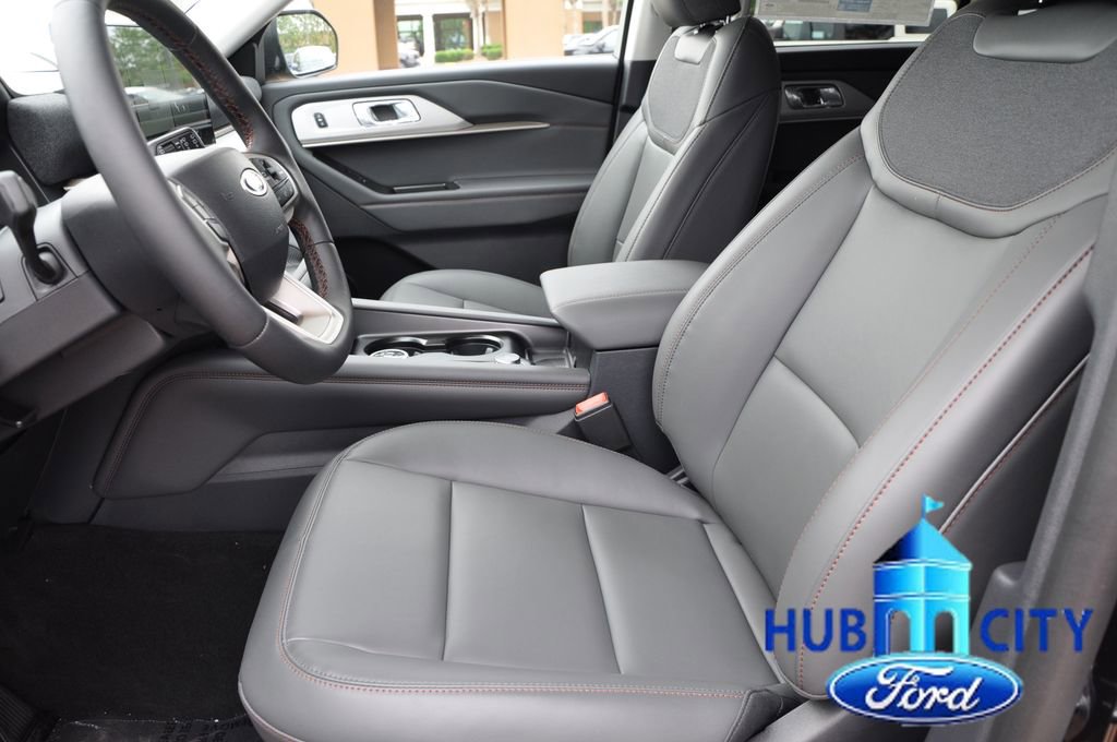 New 2026 Ford Explorer Active RWD image 10