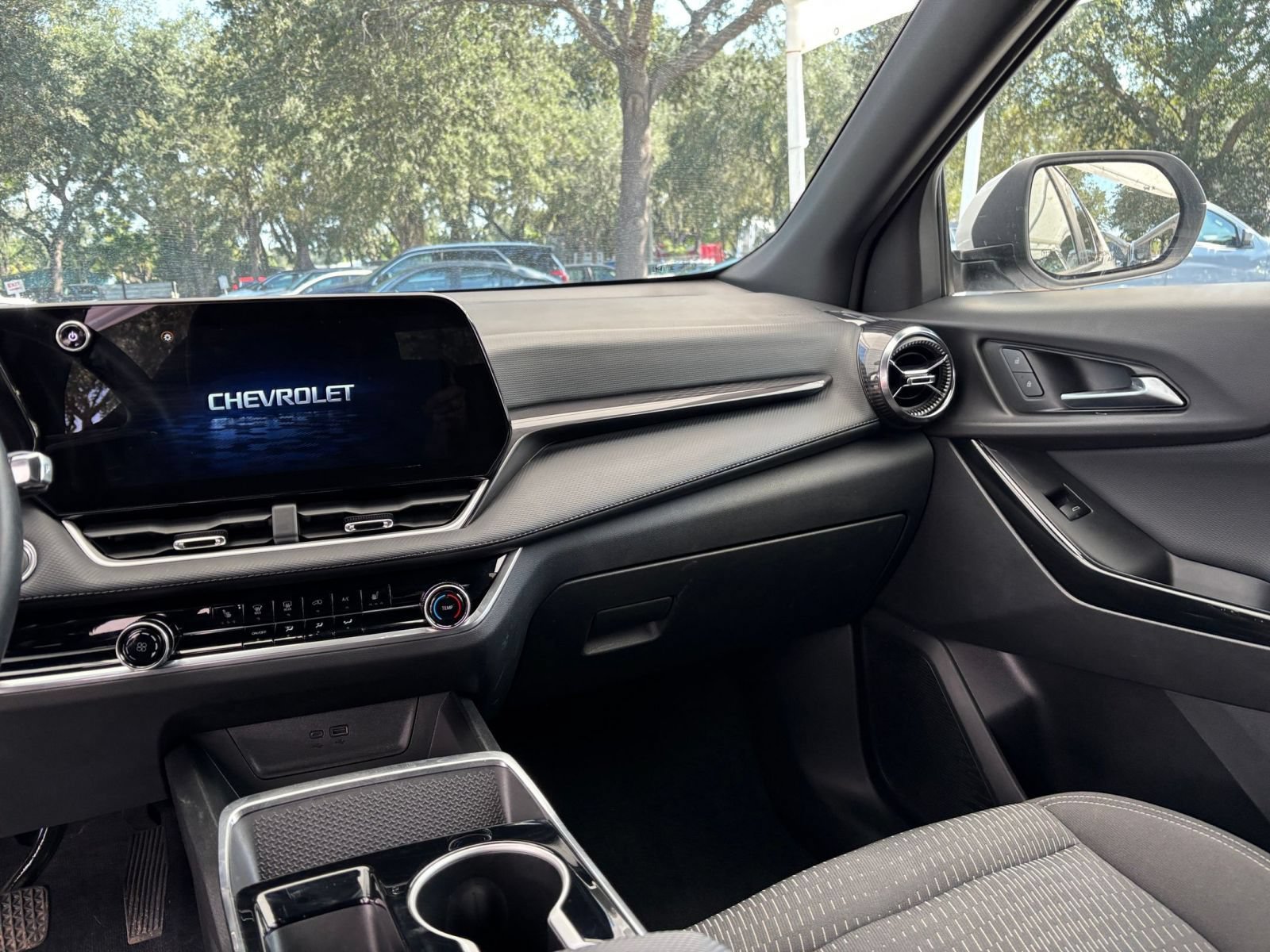 Used 2025 Chevrolet Equinox LT FWD image 34