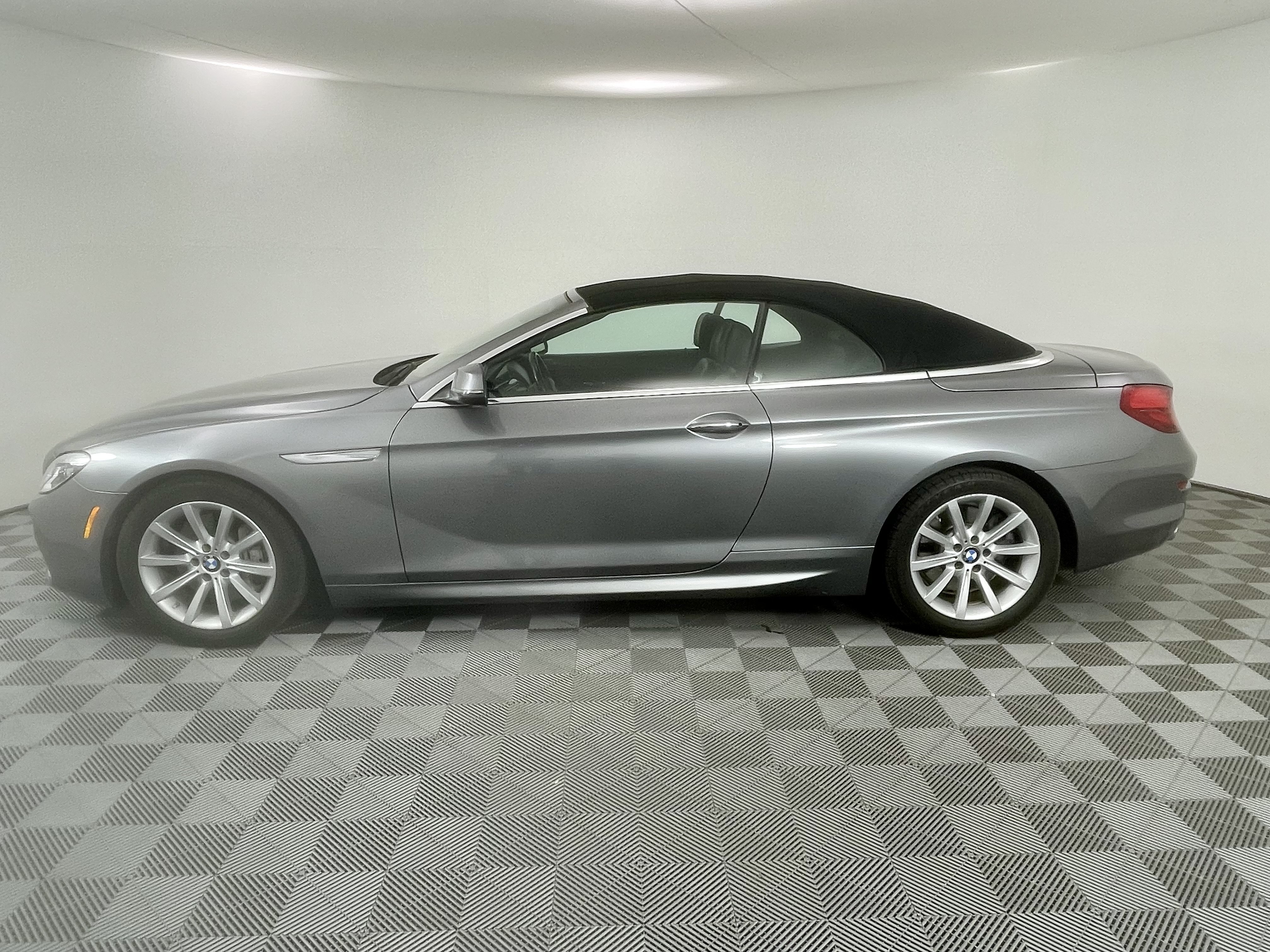 Used 2018 BMW 640i Convertible RWD image 2
