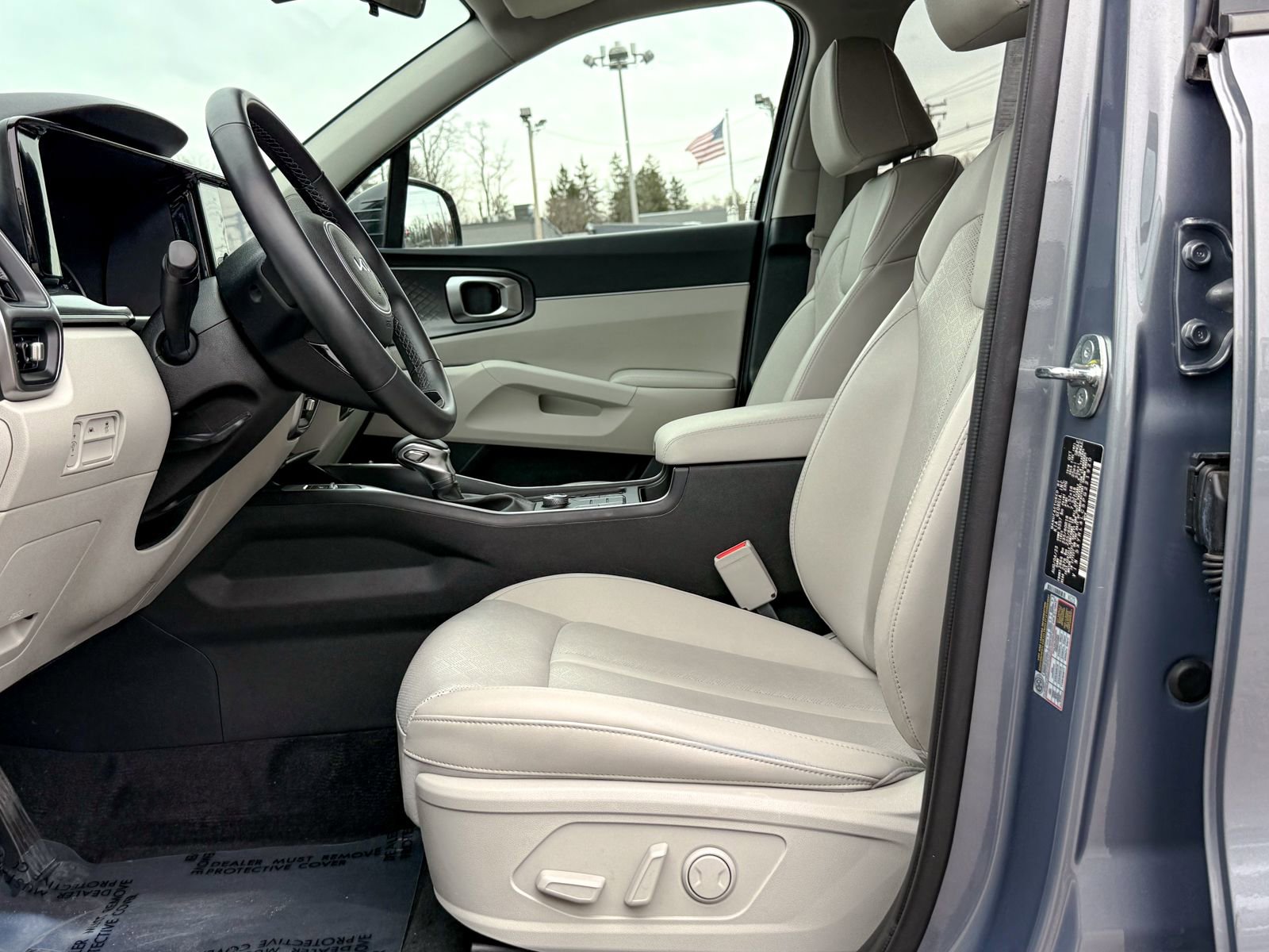 Used 2023 Kia Sorento S image 17