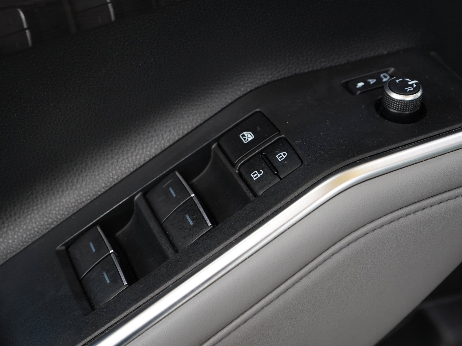 Used 2023 Toyota Highlander Limited AWD/4WD image 24