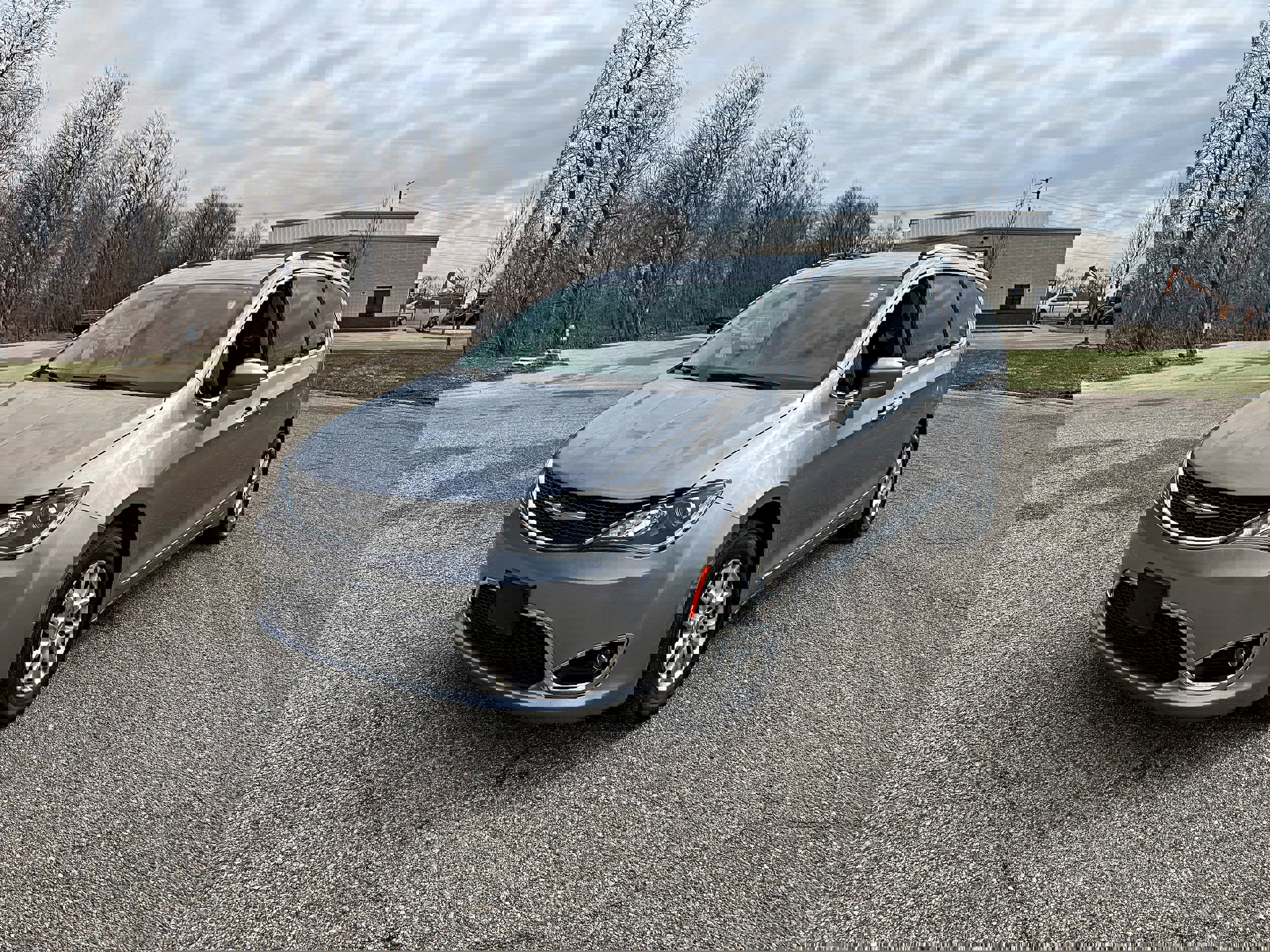 Used 2020 Chrysler Pacifica Touring-L image 5