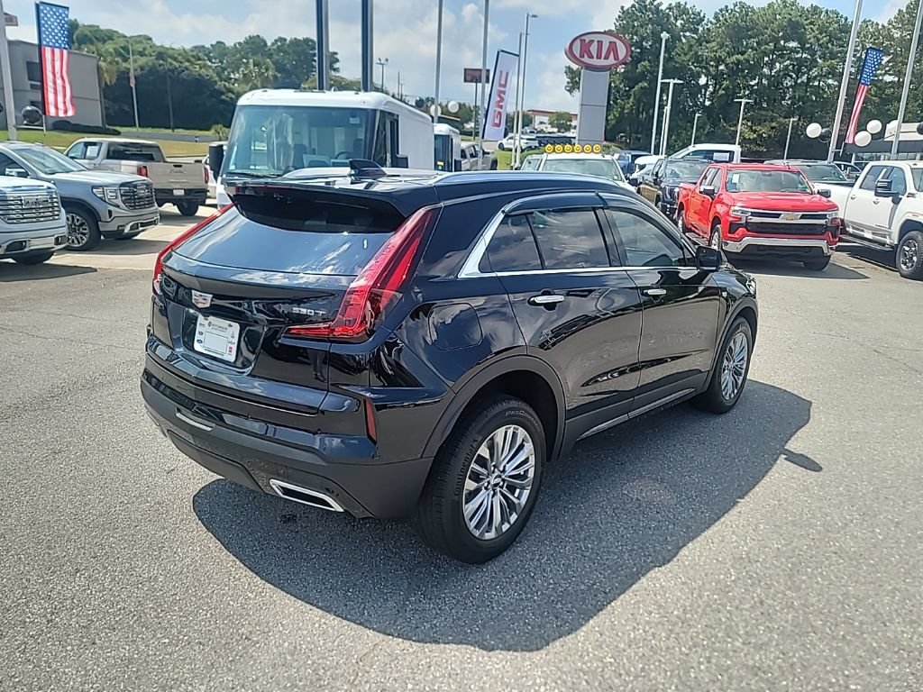 Used 2024 Cadillac XT4 Premium Luxury w/ Technology Package FWD image 7