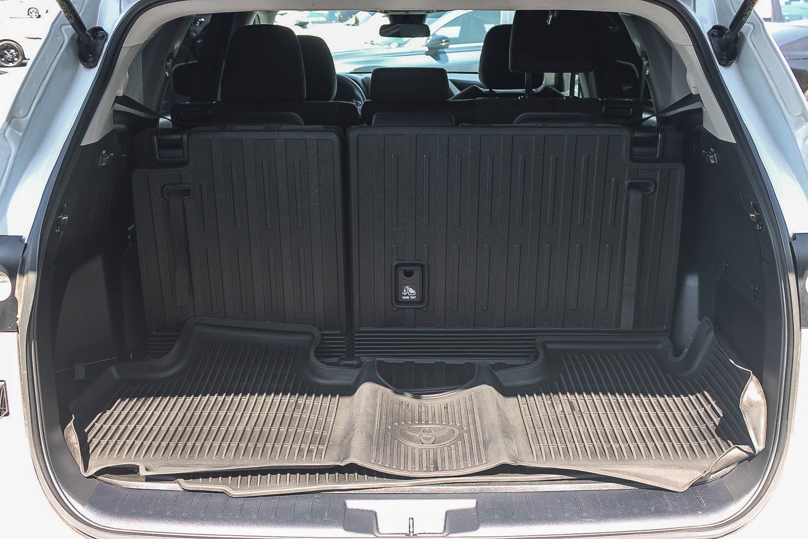 Used 2021 Toyota Highlander L FWD image 26