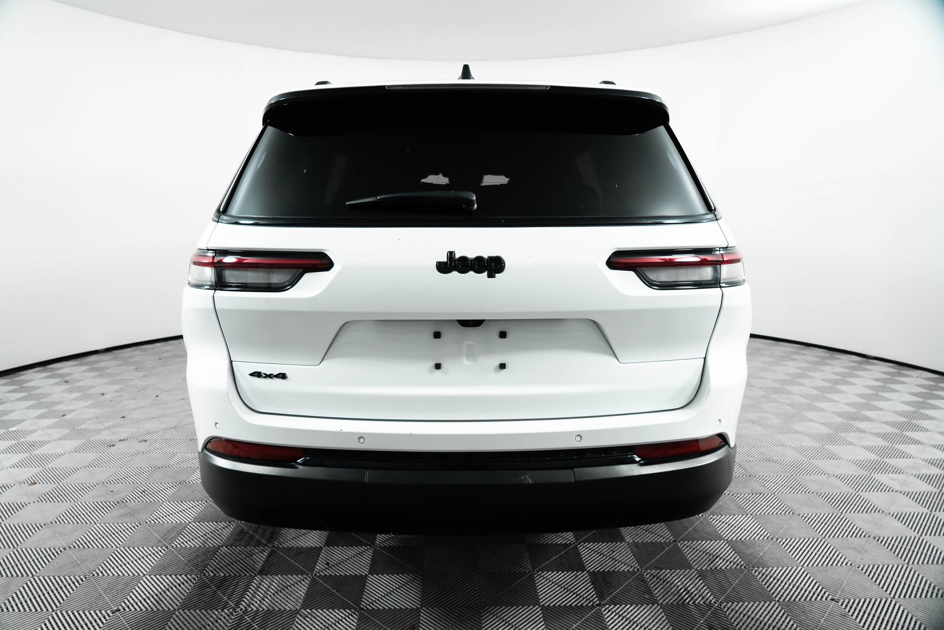 Used 2024 Jeep Grand Cherokee L Altitude image 6