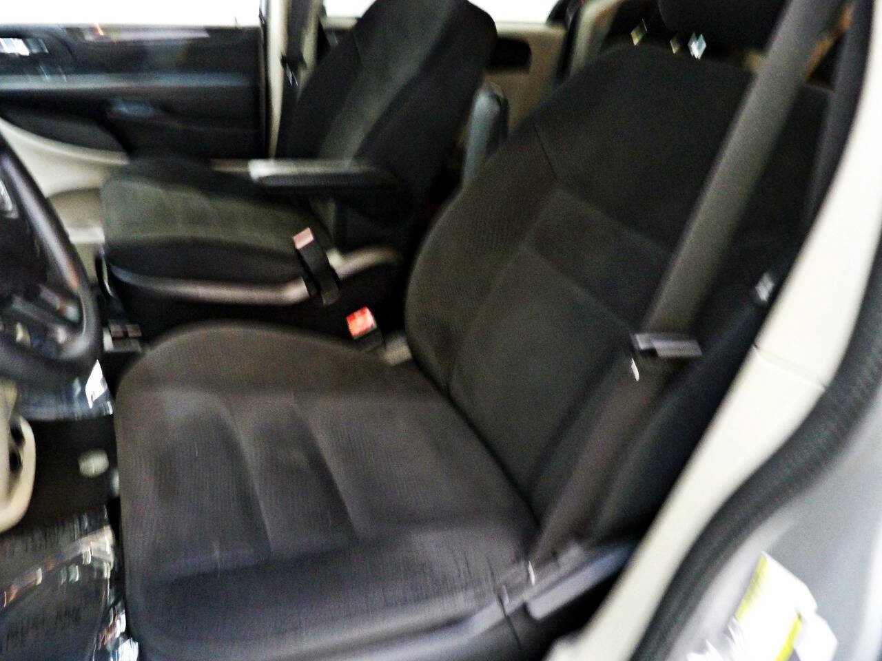 Used 2019 Dodge Grand Caravan SE w/ UConnect Hands-Free Group FWD image 10