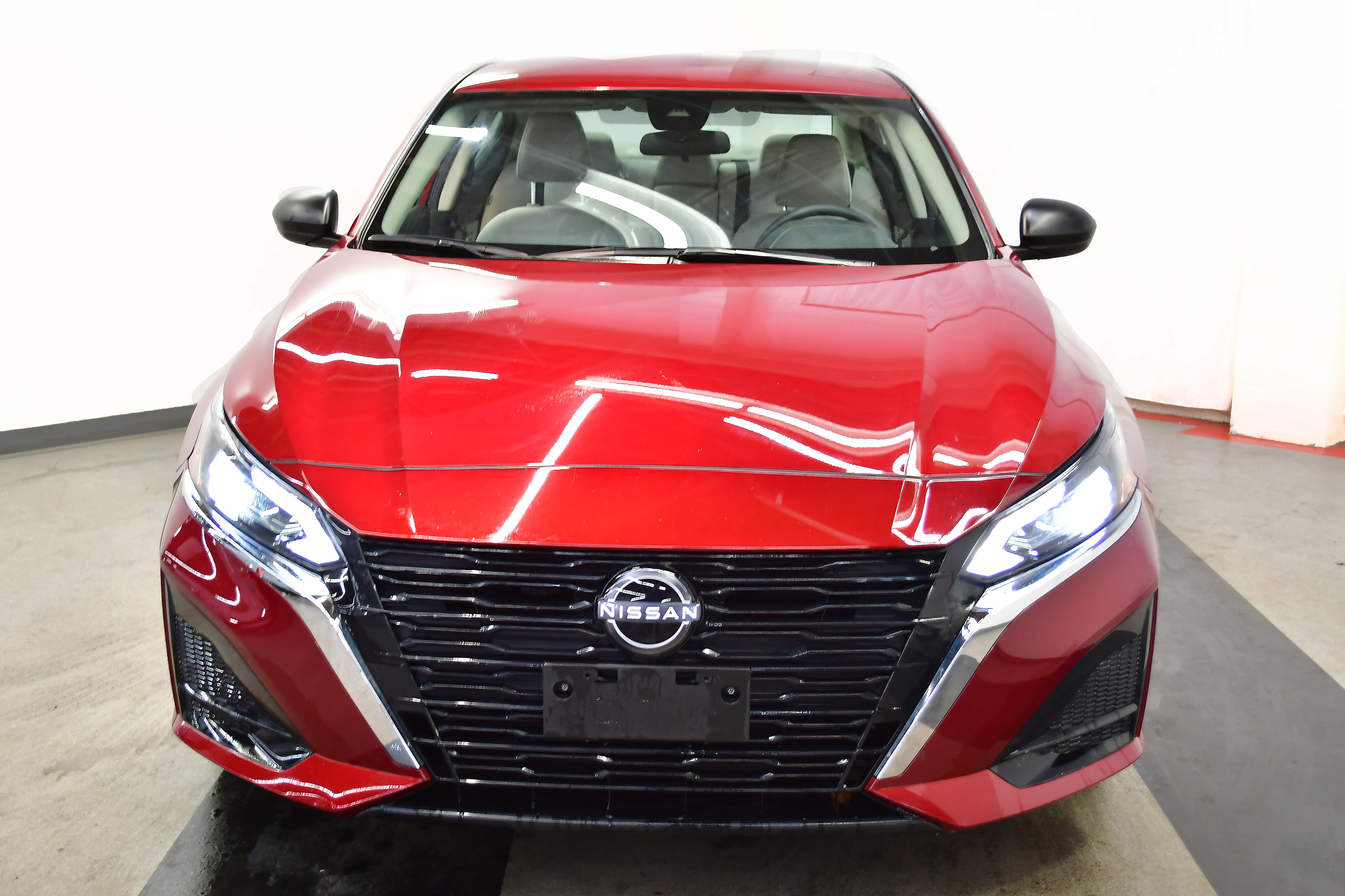 Used 2025 Nissan Altima 2.5 SV image 3