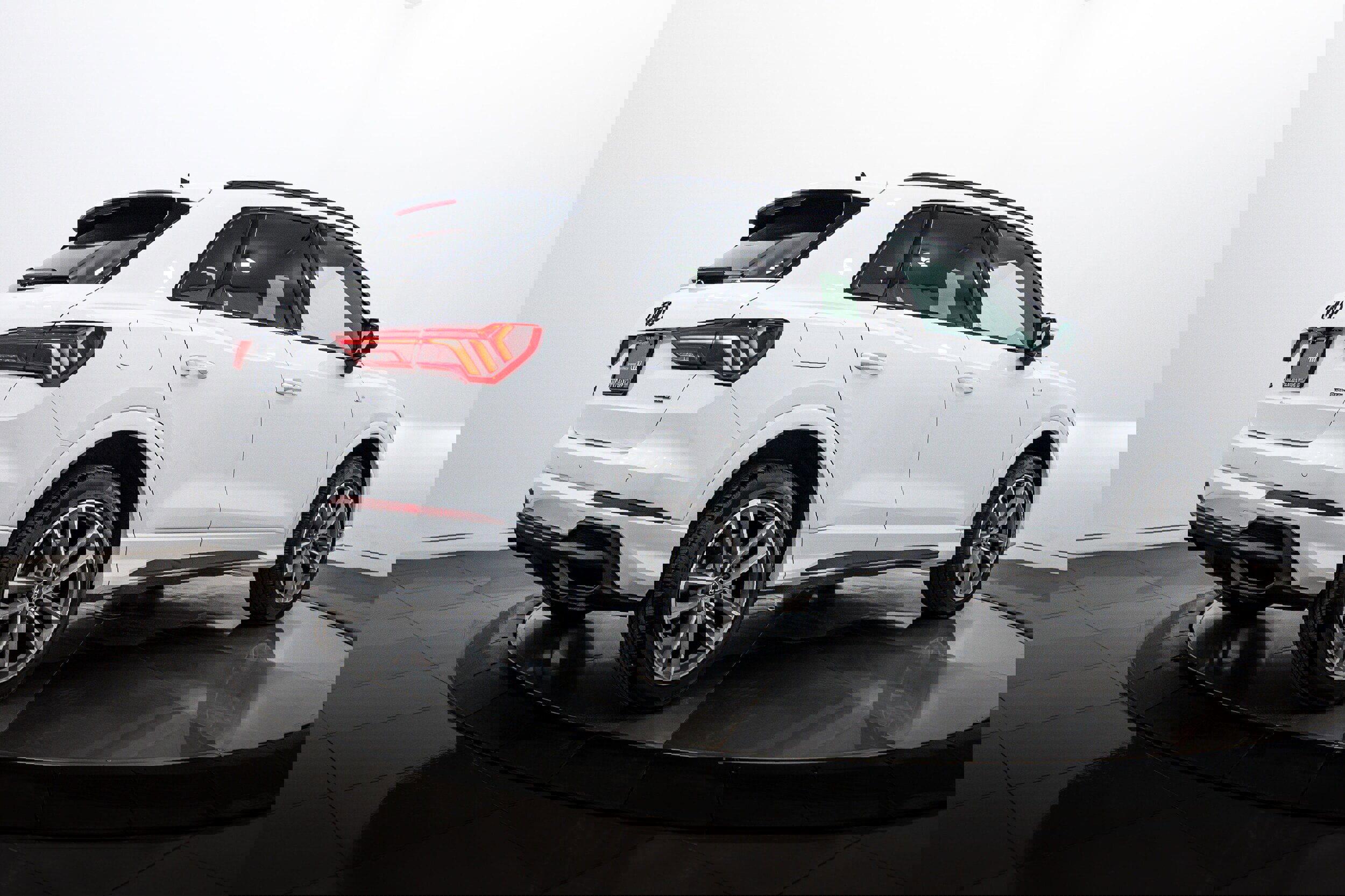 Used 2025 Audi Q3 2.0T Premium w/ Convenience Package image 4