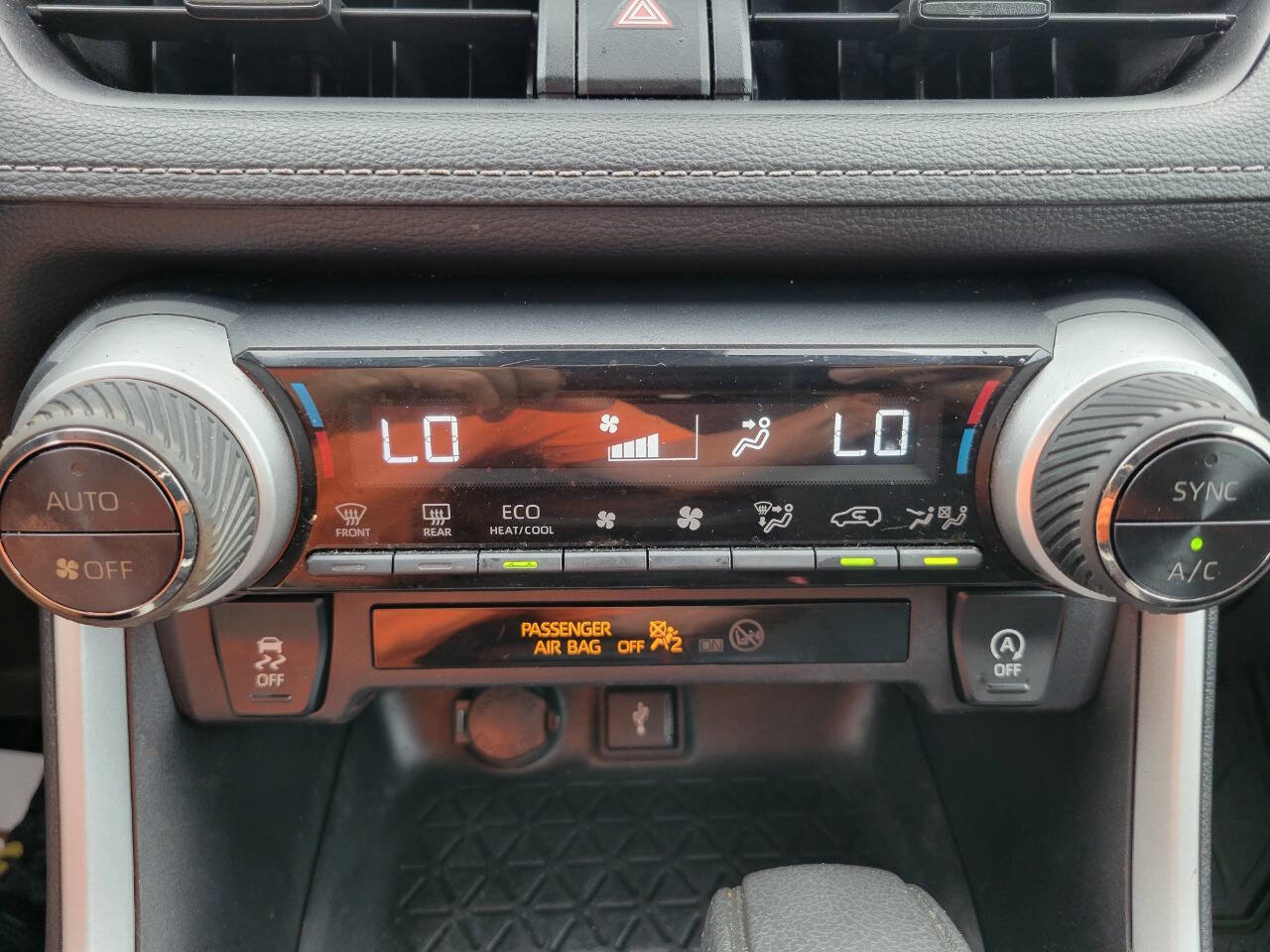 Used 2021 Toyota RAV4 XLE FWD image 21