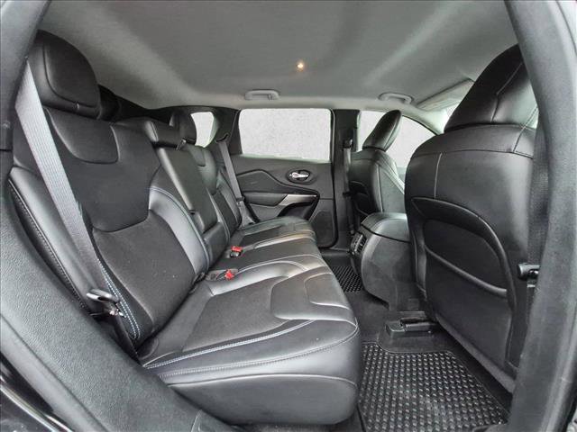 Used 2020 Jeep Cherokee Latitude Plus w/ Cold Weather Group AWD/4WD image 19