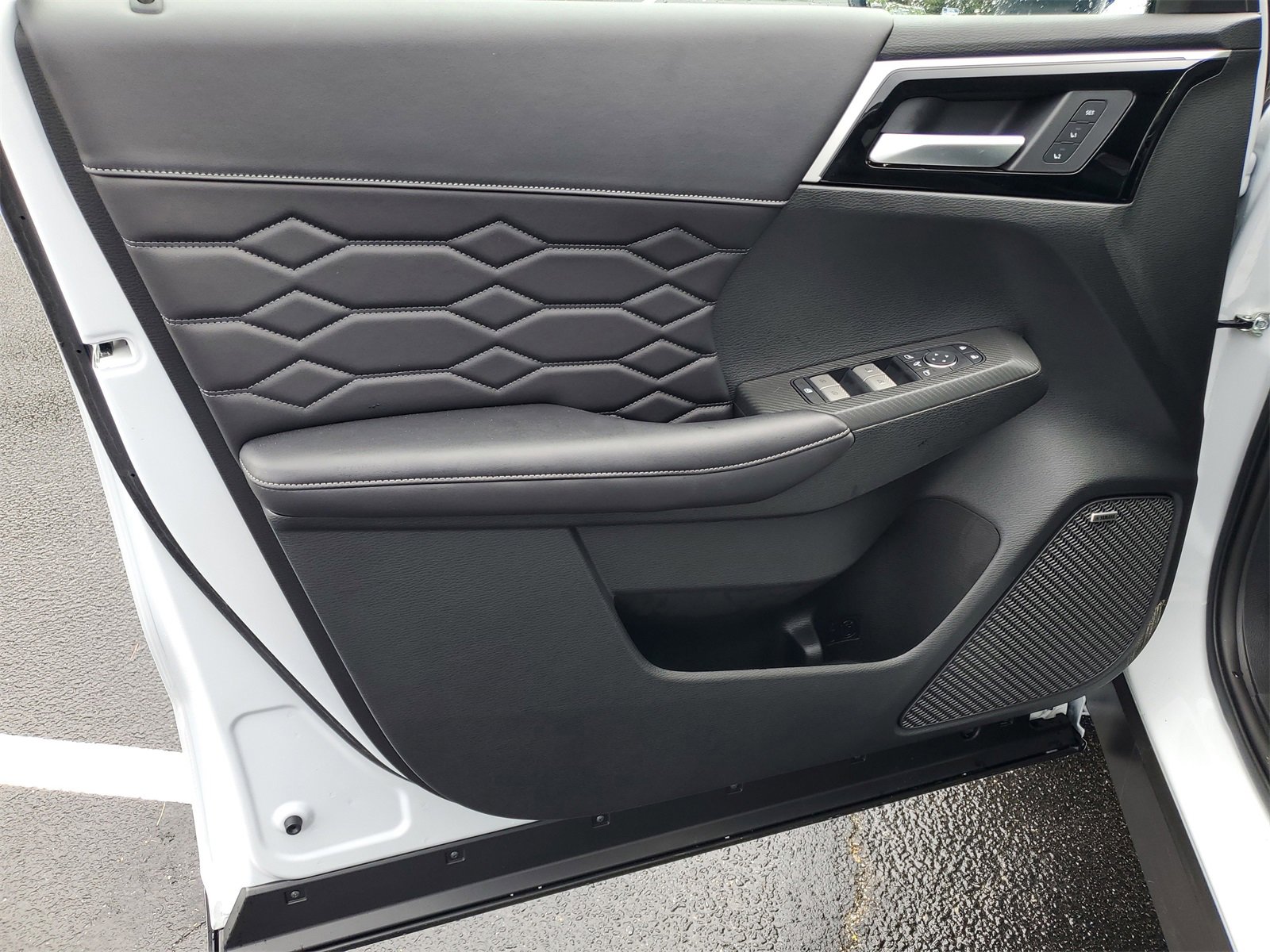 New 2025 Mitsubishi Outlander SEL image 8