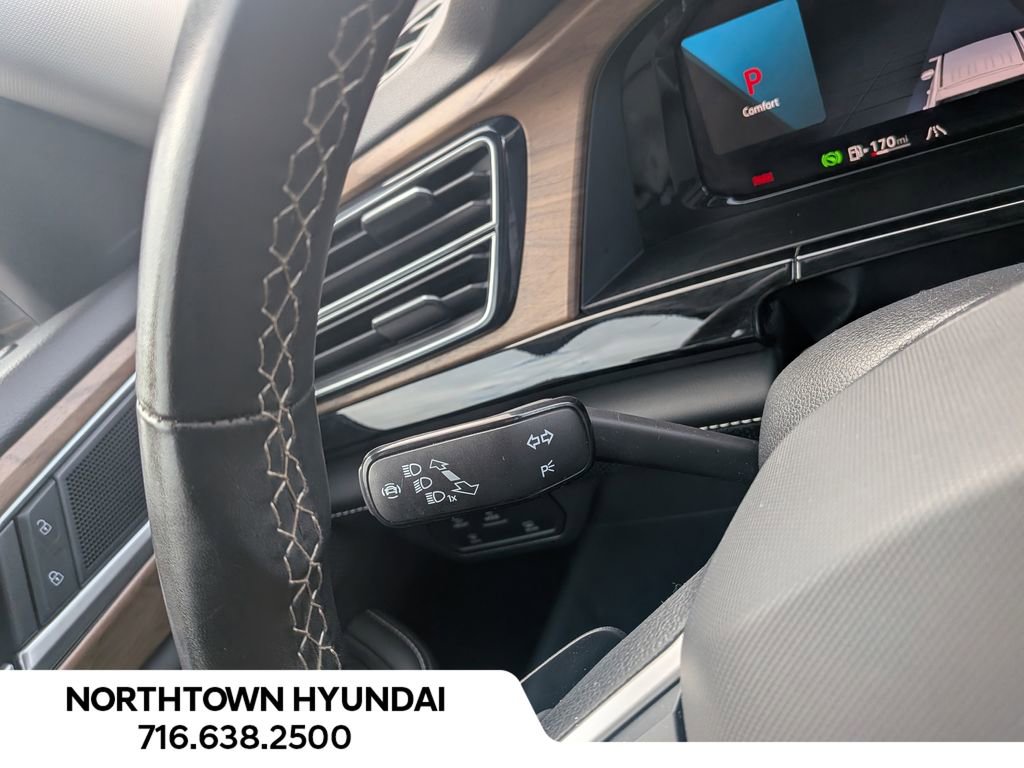 Used 2025 Volkswagen Atlas SE image 29