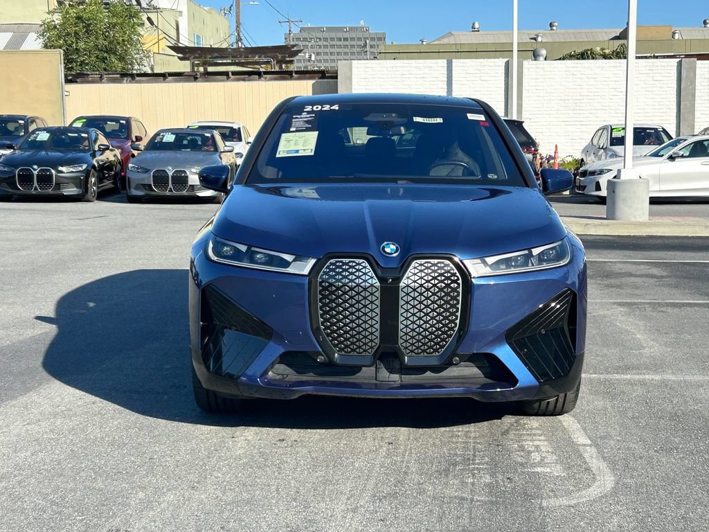 Used 2024 BMW iX xDrive50 w/ Sport Package AWD/4WD image 8
