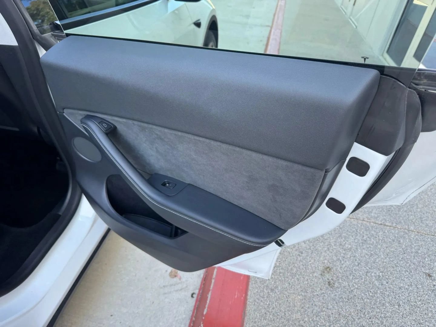 Used 2022 Tesla Model Y Long Range AWD/4WD image 29
